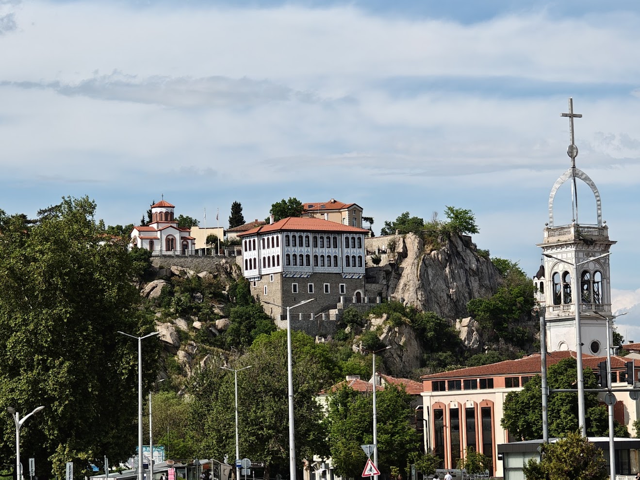 Възрожденски къщи и крепостни стени